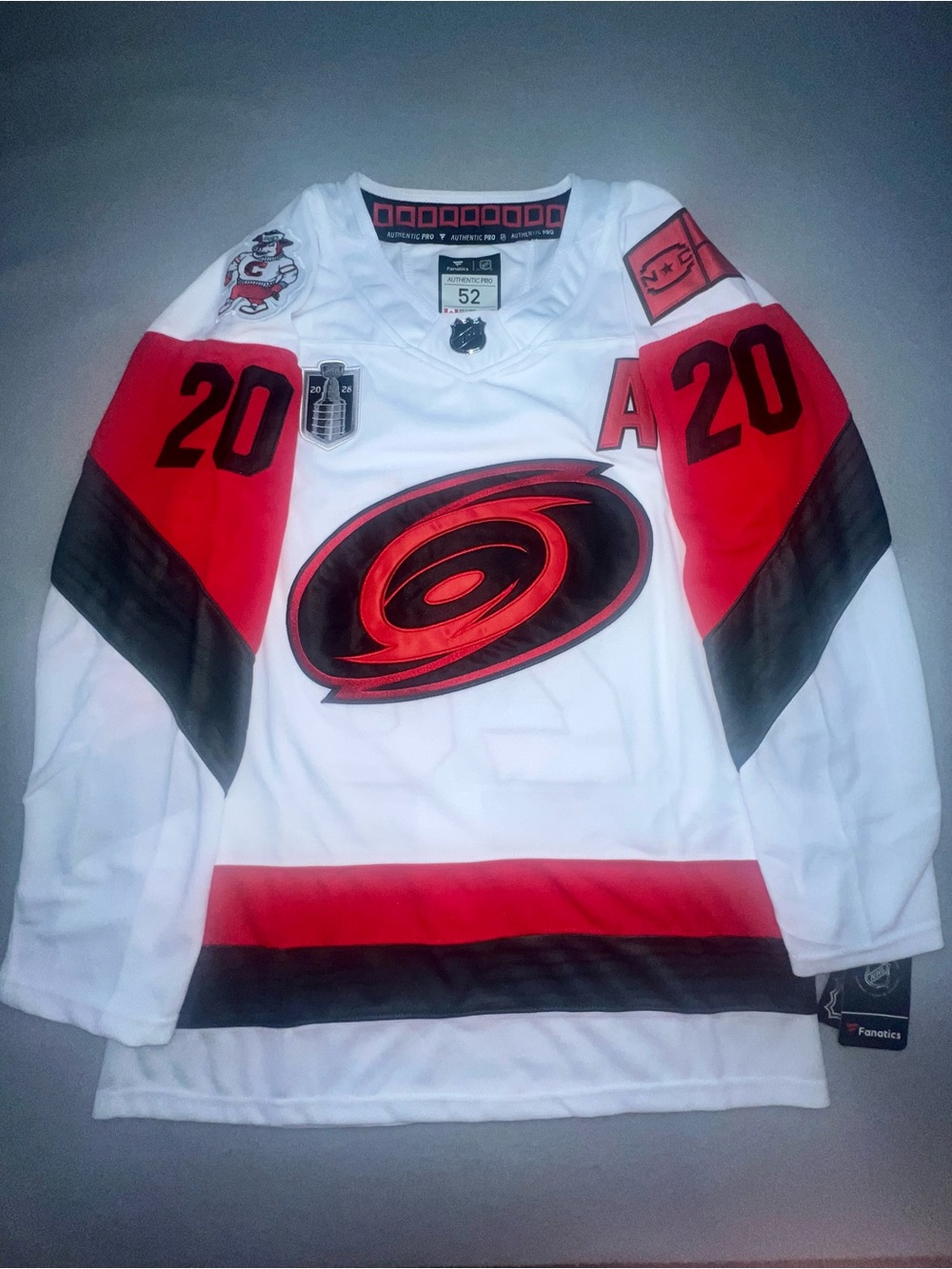 Carolina hurricanes 2026 Stanley cup Sebastian aho hockey jersey white Sz 52